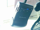 ドライブレコーダー装備です!もしもの時やあおり運転など、映像記録は証拠になるのであると安心ですね!
