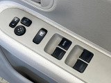 【電動格納ミラー】サイドミラーは電動格納式となっており、狭い駐車場でもキズがつくリスクを抑えられます。