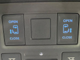 【両側パワースライドドア】スマートキーや運転席のスイッチで後席両側スライドドアの開閉が可能♪電動だから力を入れてドアを開ける必要が無く、小さなお子様でも簡単に開け閉めでき快適です♪