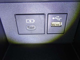 【USB給電】今では当たり前のUSB給電ソケットがついております。 スマホやデジカメなど出先や災害時の充電も可能です♪