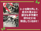 足元には家庭用と同じコンセント【100V・1500W電源】を装備。PCなどの電気製品に対応し、走行中にも使用することができます。アウトドアでも活躍しますし、停電などの非常時には電源としても使えます。