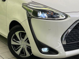 【LEDヘッドライト】悪天候や夜間走行時も良好な視界を確保し安心して運転できる高輝度LEDヘッドライトを装備!点灯速度が早く、消費電力も抑えられています。