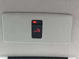 e-POWERならではのシフトレバーで、バックやドライブなどの切り替えがラクラクです!!