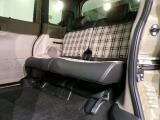 運転席の届きやすいところにドリンクホルダーがついています。視線をそらすことなく手に取れるので運転に集中できて安心ですね。