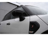 ボディカラーやグレード、お好みで簡単に交換できるのが、NEW MINIの良いところ!オプションでいろいろなカラーや柄がお選びいただけて、オリジナリティーを追求できるのも魅力の一つです!