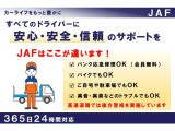 やんわりと身体を包み込むようなヘッドレスト一体型のシートは通気性が良く蒸れにくいモケットです。シートの形状と素材で滑りにくく体にフィットするので姿勢が安定して疲れにくいですよ。
