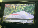 【バックカメラ】駐車時に後方がリアルタイム映像で確認できます。大型商業施設や立体駐車場での駐車時や、夜間のバック時に大活躍!運転スキルに関わらず、今や必須となった装備のひとつです!