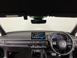 【前方視界】開放的な前方視界!運転がしやすく疲れにくいです♪窓が大きく、見通しがとっても良いおクルマですよ♪
