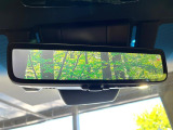 【デジタルインナーミラー】後席の大きな荷物や同乗者で後方が確認しづらい時でも安心!カメラが撮影した車両後方の映像をルームミラー内に表示。クリアな視界で状況の確認が可能です!