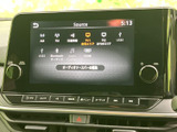 ラジオやテレビ、USBなど複数の音源が一覧で表示され、使いたい項目を選びやすい画面です。BluetoothやHDMIなどの表示もあり、普段の音楽再生など用途に合わせて選択できる便利な構成です。