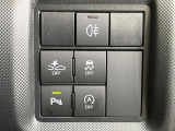 【スマートアシスト】走行中に前方の車両等を認識し、衝突しそうな時は警報とブレーキで衝突回避と被害軽減をアシスト。より安全にドライブをお楽しみいただけます。