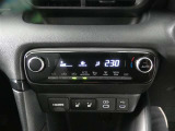 スタイリッシュなデザインのインパネ。各操作スイッチは使いやすい位置に配置されてます。