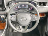 【ステアリングスイッチ】運転中、前方から目線をそらすことなく、オーディオ等の操作が可能な便利機能!安心&快適なドライブを演出してくれます♪