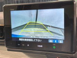 リバースギアに入れるだけで後方の表示へ切り替わります。夜間や雨の日の駐車も楽になりますよ。