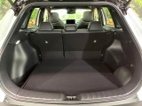 積み下ろしのしやすいデッキにはたっぷりと荷物を積み込んでいただけます。遊びから仕事まで、様々なシーンで頼れます♪