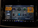 【オーディオソース】ラジオはもちろんCD、フルセグ、DVD、Bluetooth、ApplecarPlay、AndroidAuto、ミュージックラック、USB、SDほか多彩な機能を装備しております
