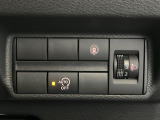 【アイドリングストップ】赤信号や渋滞で停車した際にエンジンを停止し、無駄な燃料の消費を抑えます。燃費向上や環境保護につなげる機能♪エンジンはブレーキを離せば再始動します。