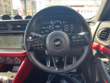 【純正革巻きステアリング】上質な革を使用することで、手にしっかり馴染みとても運転しやすいハンドルです♪