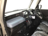 見通しのよいすっきりとした視界で、誰でも運転しやすいです。運転のしやすさは疲れにくさにも繋がりますよ♪