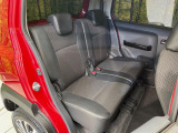 後部座席も気になるようなキズ・汚れやへたり等、大きなダメージはなく、良好な状態です。