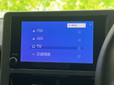 FMやAM、テレビ、交通情報などを選べるメニューを表示。必要な項目を画面で確認しながら選択でき、移動前の情報確認や日常の車内利用に活用いただけます。