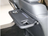 ■リアシートクッションを跳ね上げると広い空間ができます!背の高い荷物などを載せる時に便利です!その他にもお子様の着替えが立ったままできたりなど、使い方はイロイロ!■