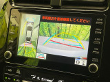 【パノラミックビューモニター】専用のカメラにより、上から見下ろしたような視点で360度クルマの周囲を確認することができます☆死角部分も確認しやすく、狭い場所での切り返しや駐車もスムーズに行えます。