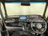 【前方視界】開放的な前方視界!運転がしやすく疲れにくいです♪窓が大きく、見通しがとっても良いおクルマですよ♪