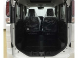 シートアレンジが多彩で、荷物の大小に応じてスペースを変えられる便利なお車です!