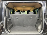 普段のお買い物や通勤、送迎等に十分な荷室スペースを確保しております。セカンドシートを倒すと、大きな荷物の積載も可能です♪