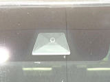 【ホンダセンシング】走行中に前方の車両等を認識し、衝突しそうな時は警報とブレーキで衝突回避と被害軽減をアシスト。より安全にドライブをお楽しみいただけます。