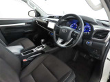 シンプルで使いやすいデザインの運転席です。
