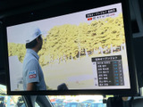 天井部のモニターで映像コンテンツを楽しめる装備です。後席からも画面を見やすい位置にあり、休憩中や停車中の車内時間を過ごす際にも活用いただけます。