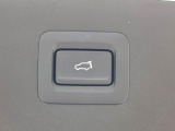 【パワーバックドア】スマートキーや運転席のボタンを押すだけでリアゲートが自動で開閉します!荷物を持っている時や、高い位置にあるバックドアを閉める際に便利な機能です♪