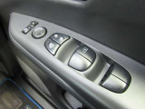 純正メモリーナビ(MM520D-L) CD・DVD・ブルーレイ再生  CD録音可 フルセグTV USB接続端子 Bluetooth対応★携帯電話にダウンロードした音楽が車内でも楽しめます。ハンズフリー通話も可能です!