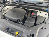 【T6エンジン2.0Lターボ)】燃費と走行性能に優れたターボエンジン。低回転でトルクを発生し、ストップ&ゴーの多い日本に合ったエンジンです。
