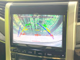 【バックカメラ】駐車時に後方がリアルタイム映像で確認できます。大型商業施設や立体駐車場での駐車時や、夜間のバック時に大活躍!運転スキルに関わらず、今や必須となった装備のひとつです!