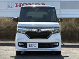 シャープなヘッドライトと力強いフロントデザインが、軽自動車とは思えないほどの迫力と高級感を演出してくれます!
