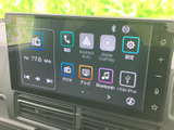 ラジオや電話、Bluetooth、USBなどのメニューが画面に並び、使いたい項目を見つけやすい表示です。音楽や通話など、日常の移動に合わせて活用できます。