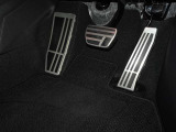 運転席アクセル・ブレーキペダル