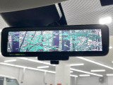 【インテリジェントルームミラー】後席の大きな荷物や同乗者で後方が確認しづらい時でも安心!カメラが撮影した車両後方の映像をルームミラー内に表示。クリアな視界で状況の確認が可能です!