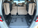 普段のお買い物や通勤、送迎等に十分な荷室スペースを確保しております。セカンドシートを倒すと、大きな荷物の積載も可能です♪