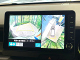 【マルチビューカメラシステム】専用のカメラにより、上から見下ろしたような視点で360度クルマの周囲を確認することができます☆死角部分も確認しやすく、狭い場所での切り返しや駐車もスムーズに行えます。