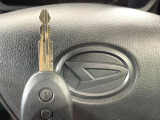 【キーレス】少し離れた場所からでもボタン一つでドアの開錠・施錠ができるのでとっても便利!ドアの鍵穴周りに傷をつけることもありません♪