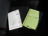 車両の取扱説明書とメンテンナンスノートがついています。