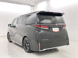 広々とした車内空間に優れた燃費性能。更にデザインも上質で人気のお車です!