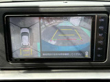 【全方位モニター】リバースに入れた際、車両全体を見渡している映像に切り替わります。また、見通しが悪い場所で便利な前方ワイド映像やすれ違いに便利な助手席側ワイド映像など切り替えが出来ますよ♪