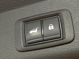 【パワーバックドア】スマートキーや運転席のボタンを押すだけでリアゲートが自動で開閉します!荷物を持っている時や、高い位置にあるバックドアを閉める際に便利な機能です♪