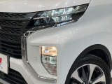 【LEDヘッドライト】悪天候や夜間走行時も良好な視界を確保し安心して運転できる高輝度LEDヘッドライトを装備!点灯速度が早く、消費電力も抑えられています。