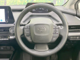 インテリアに合わせたデザインのステアリングは、運転される方のことも考え、運転しやすい形状、大きさです。是非一度、実際に触ってお確かめください。